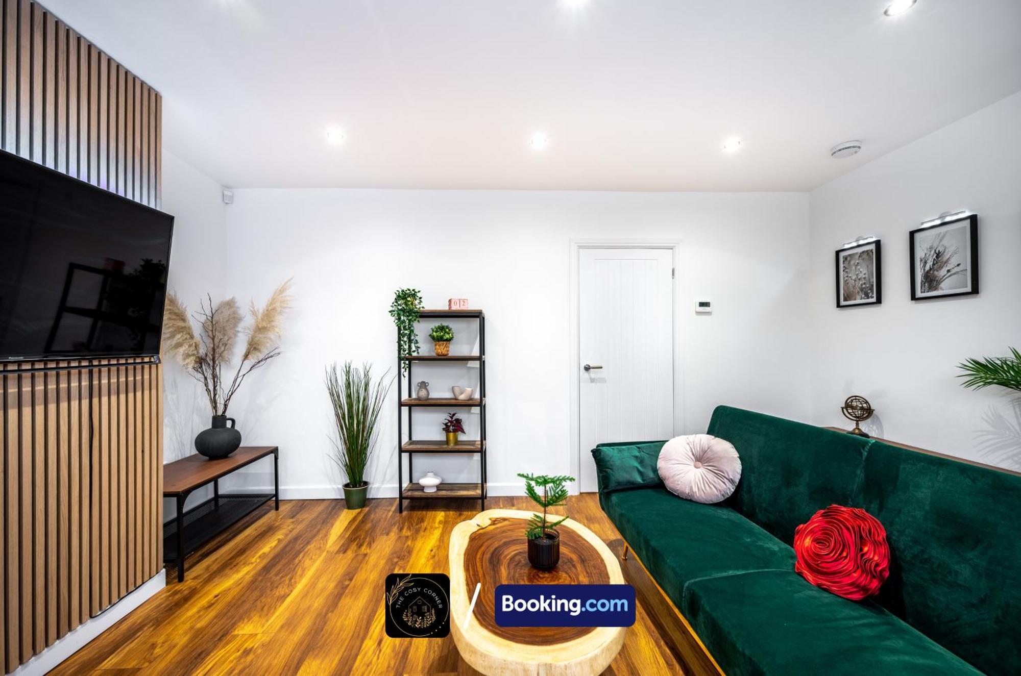 Апартаменты Cosy 3-Bed House, Garden & Free Parking In Stretford Манчестер Экстерьер фото
