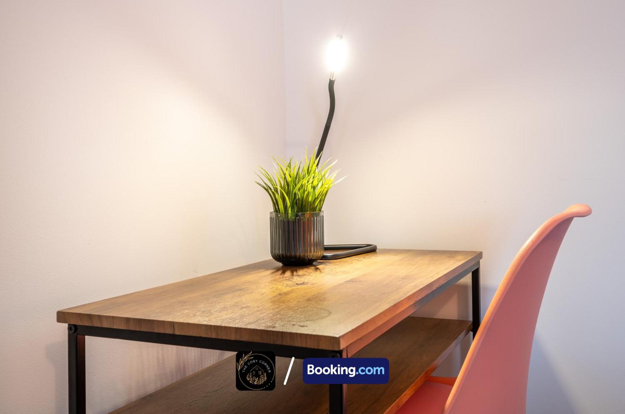 Апартаменты Cosy 3-Bed House, Garden & Free Parking In Stretford Манчестер Экстерьер фото