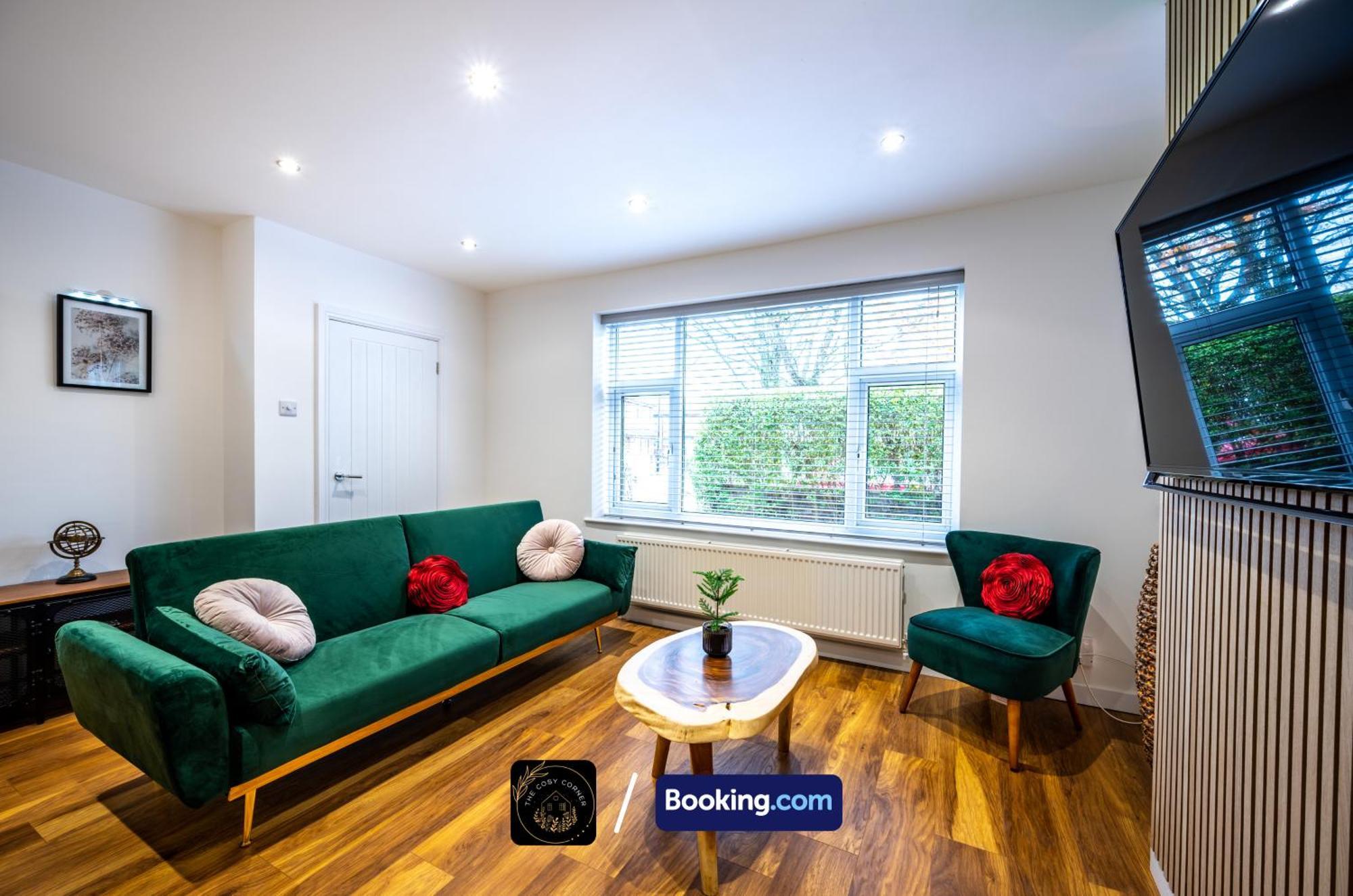 Апартаменты Cosy 3-Bed House, Garden & Free Parking In Stretford Манчестер Экстерьер фото