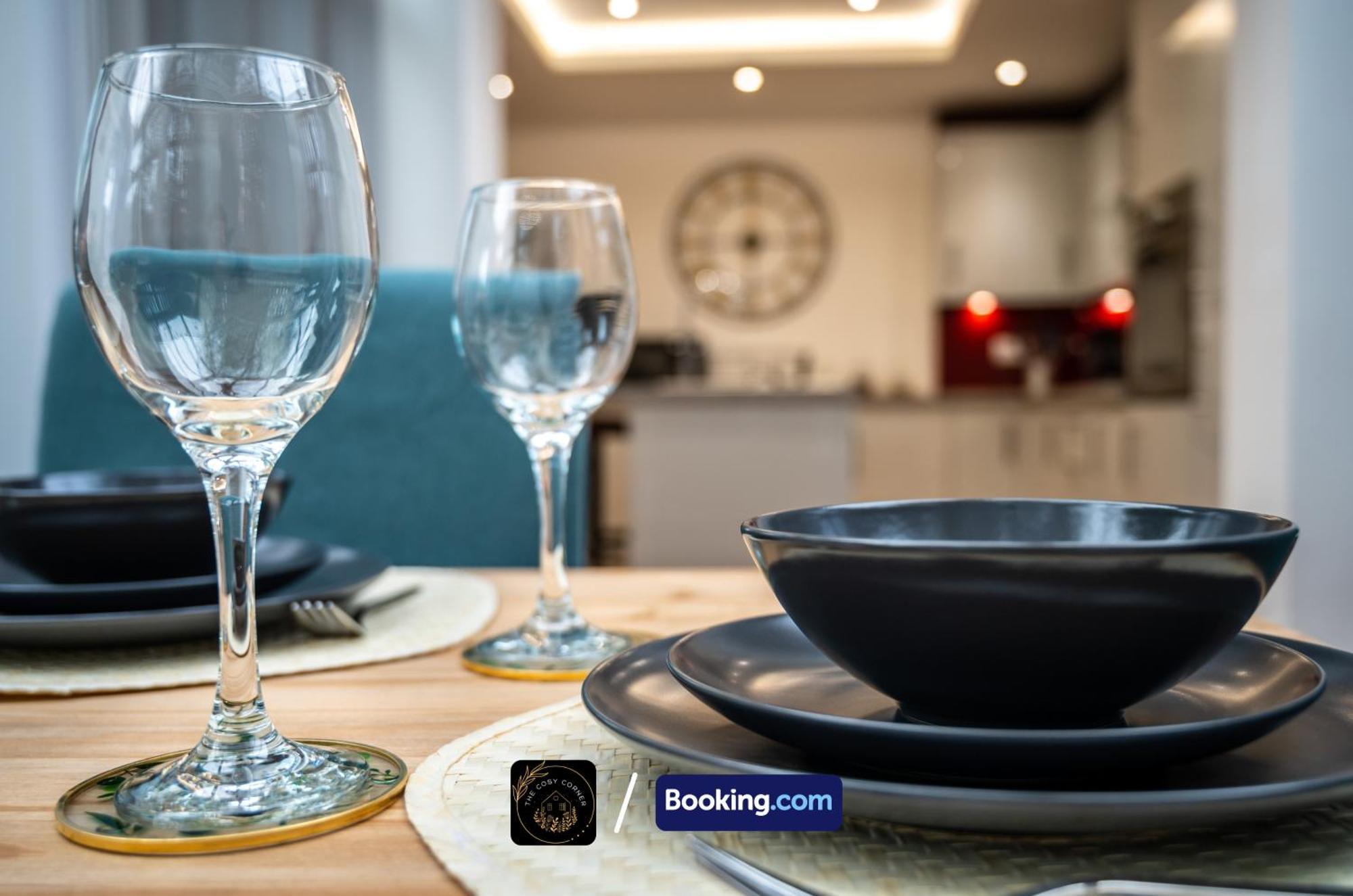Апартаменты Cosy 3-Bed House, Garden & Free Parking In Stretford Манчестер Экстерьер фото