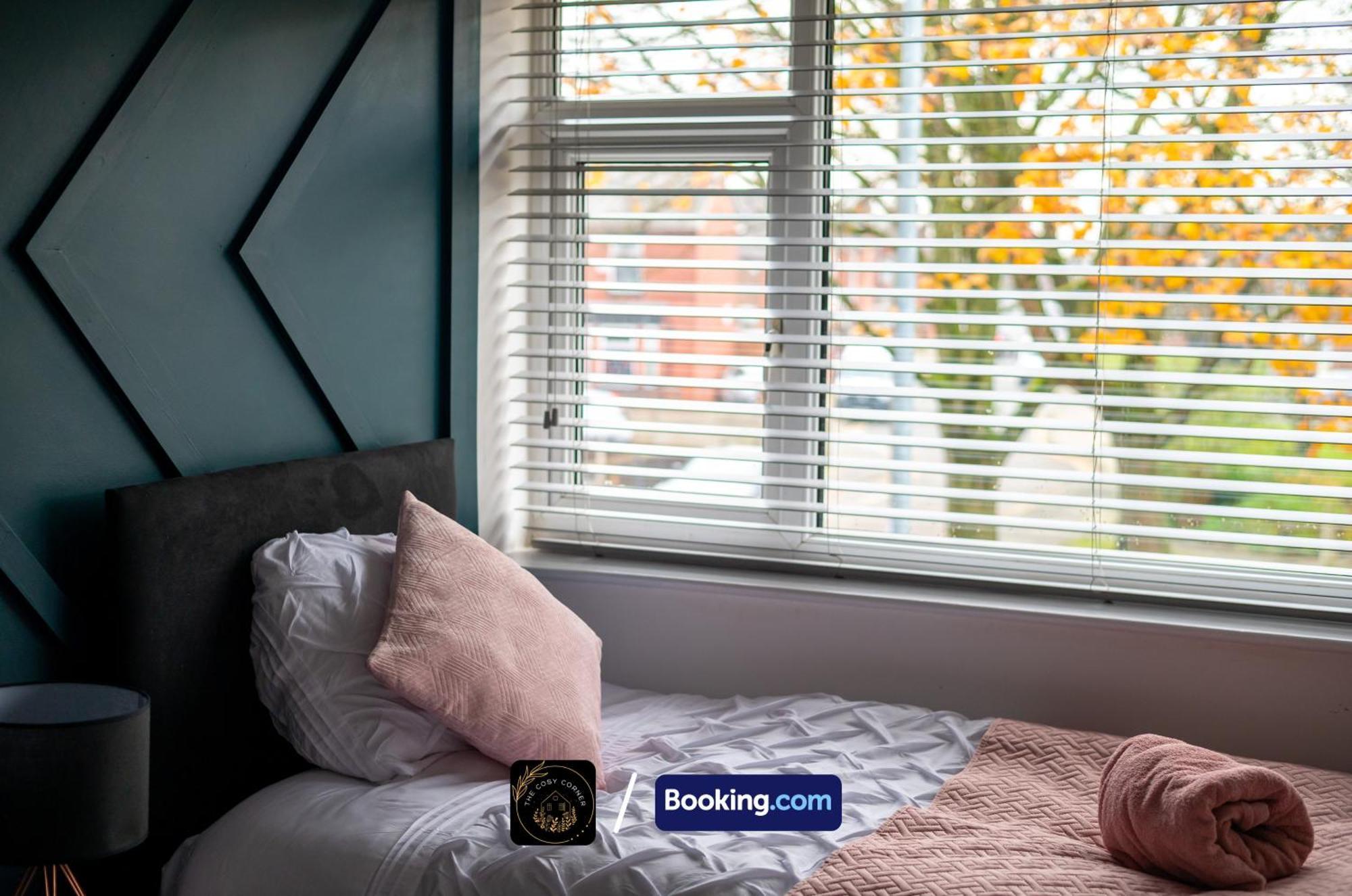 Апартаменты Cosy 3-Bed House, Garden & Free Parking In Stretford Манчестер Экстерьер фото