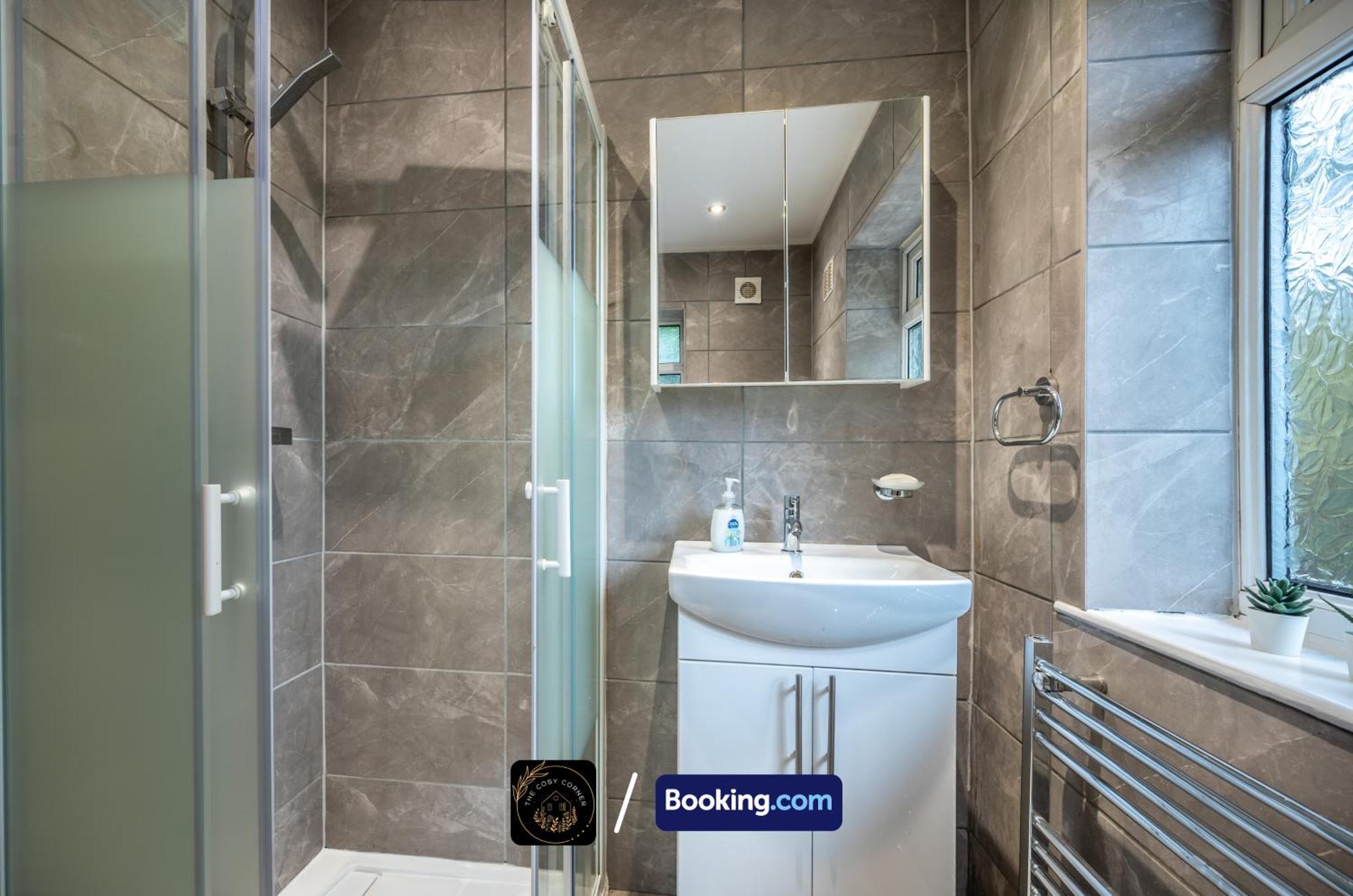Апартаменты Cosy 3-Bed House, Garden & Free Parking In Stretford Манчестер Экстерьер фото