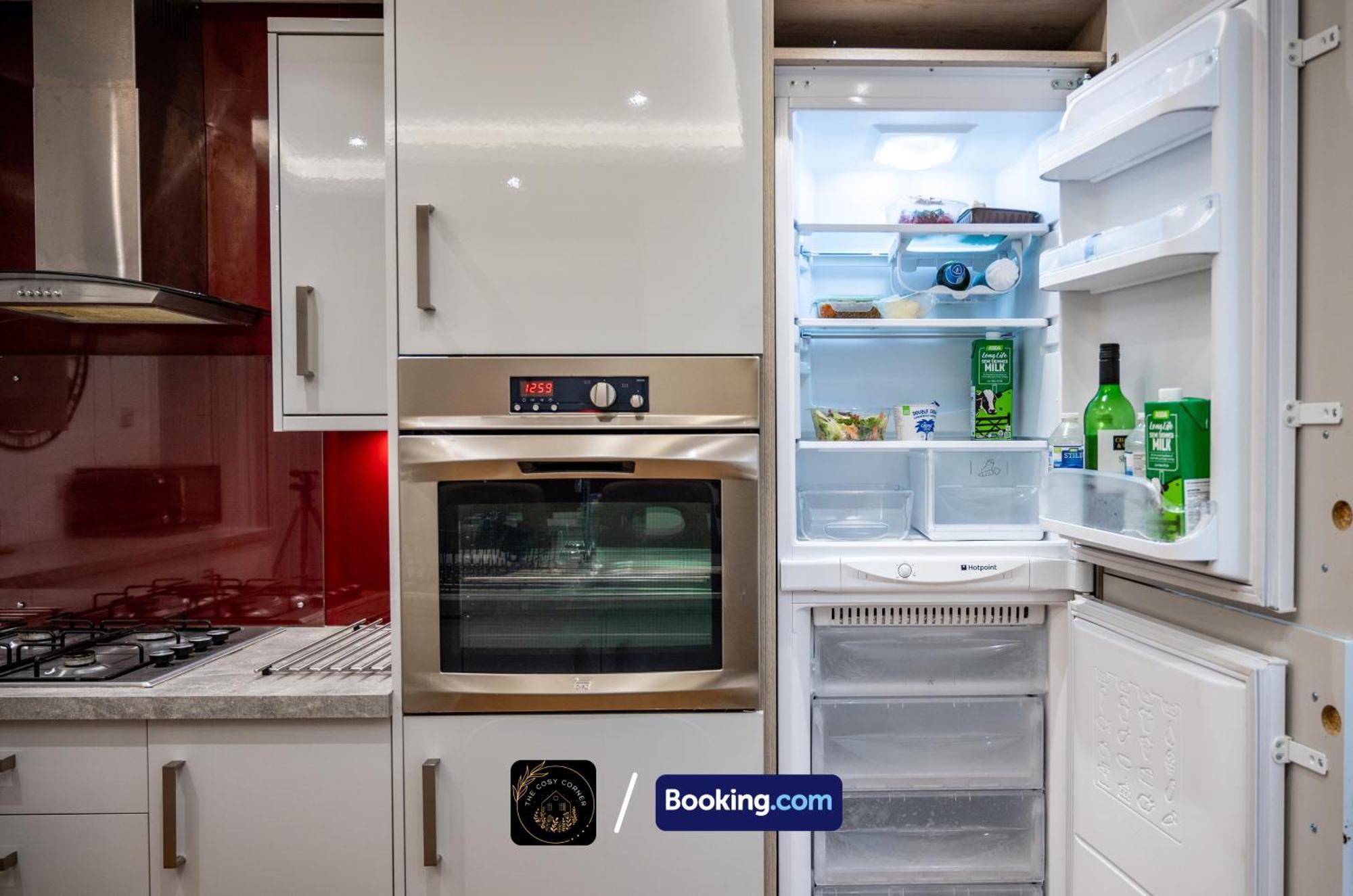Апартаменты Cosy 3-Bed House, Garden & Free Parking In Stretford Манчестер Экстерьер фото