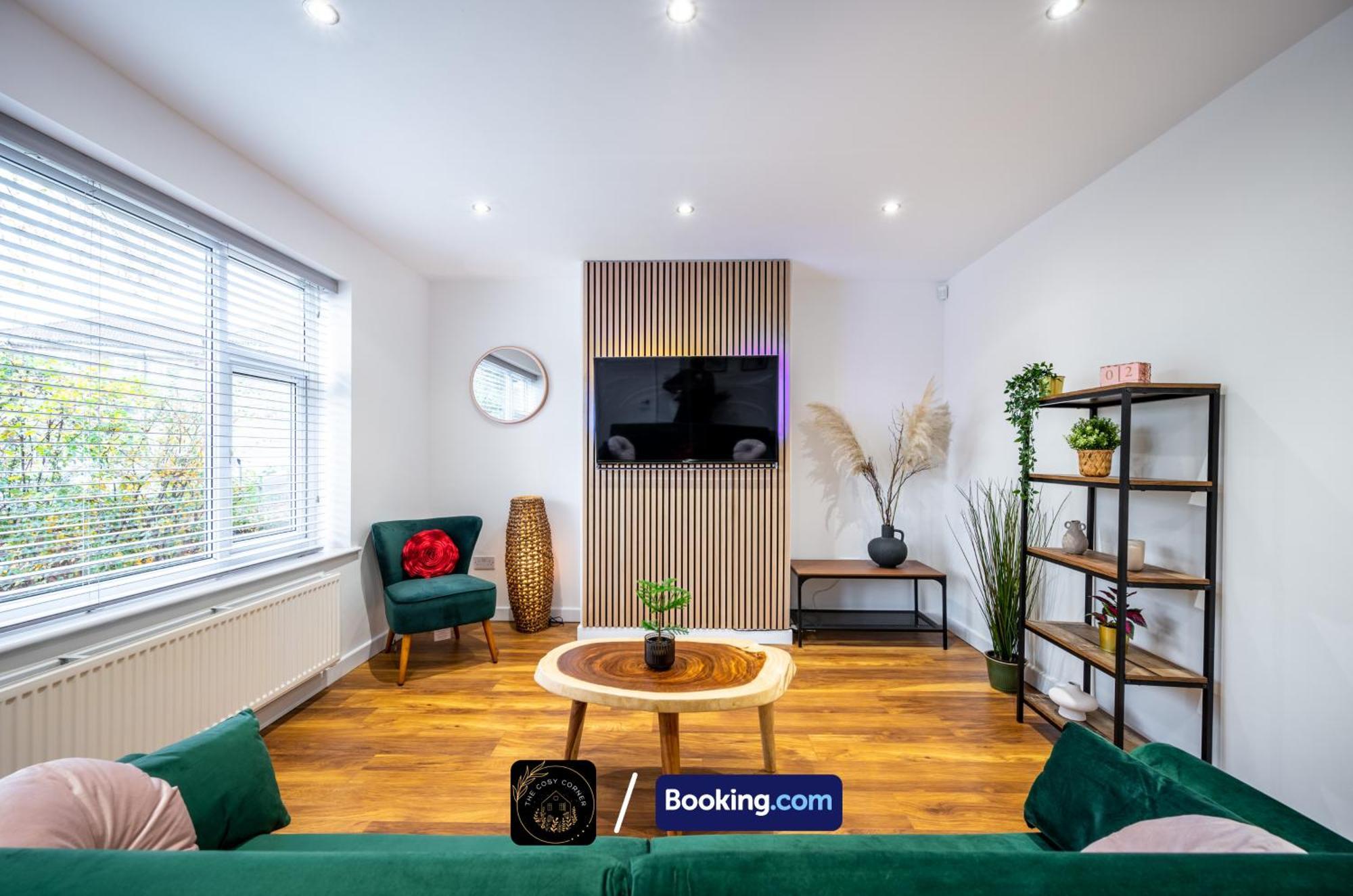 Апартаменты Cosy 3-Bed House, Garden & Free Parking In Stretford Манчестер Экстерьер фото