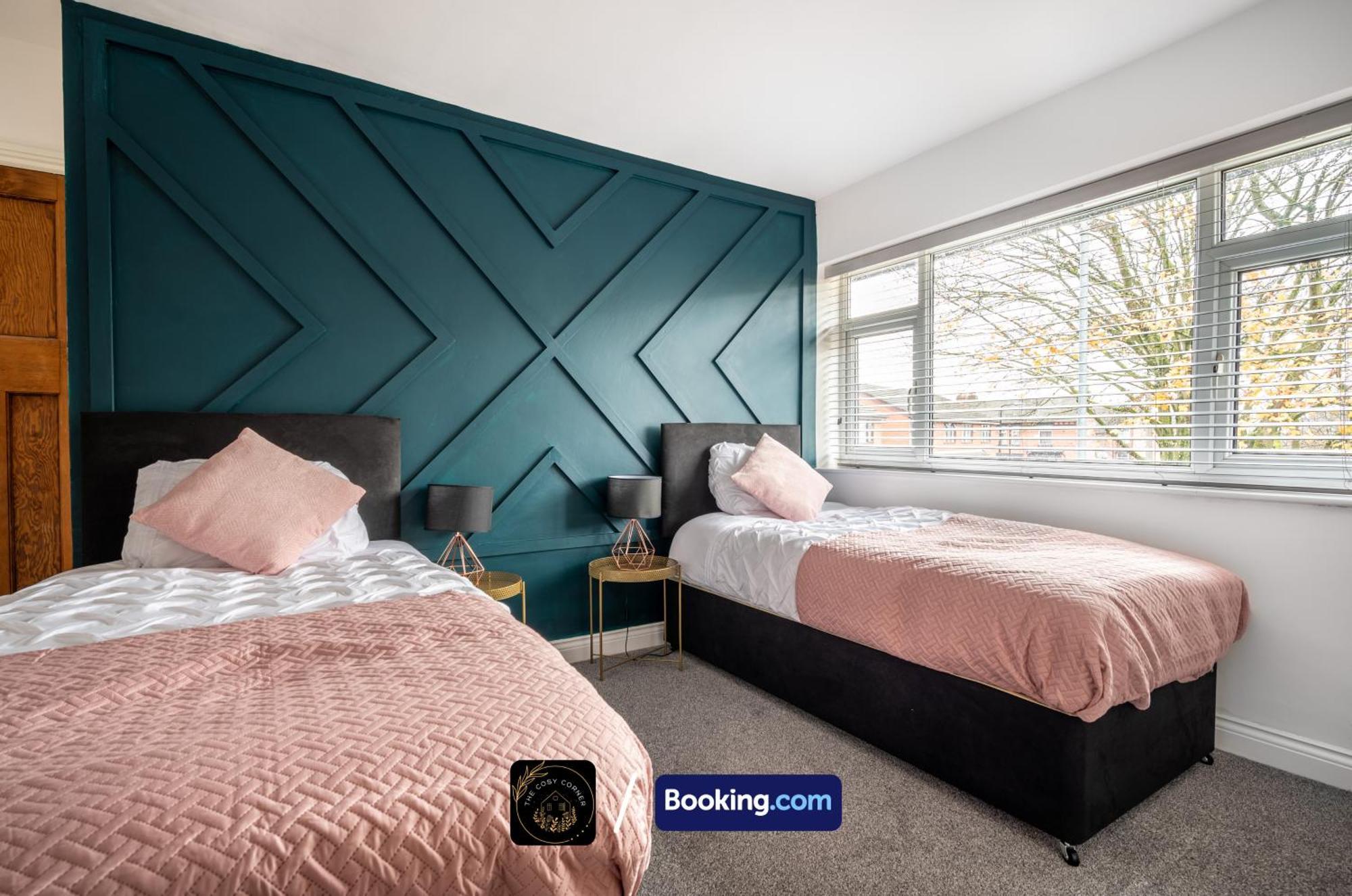 Апартаменты Cosy 3-Bed House, Garden & Free Parking In Stretford Манчестер Экстерьер фото