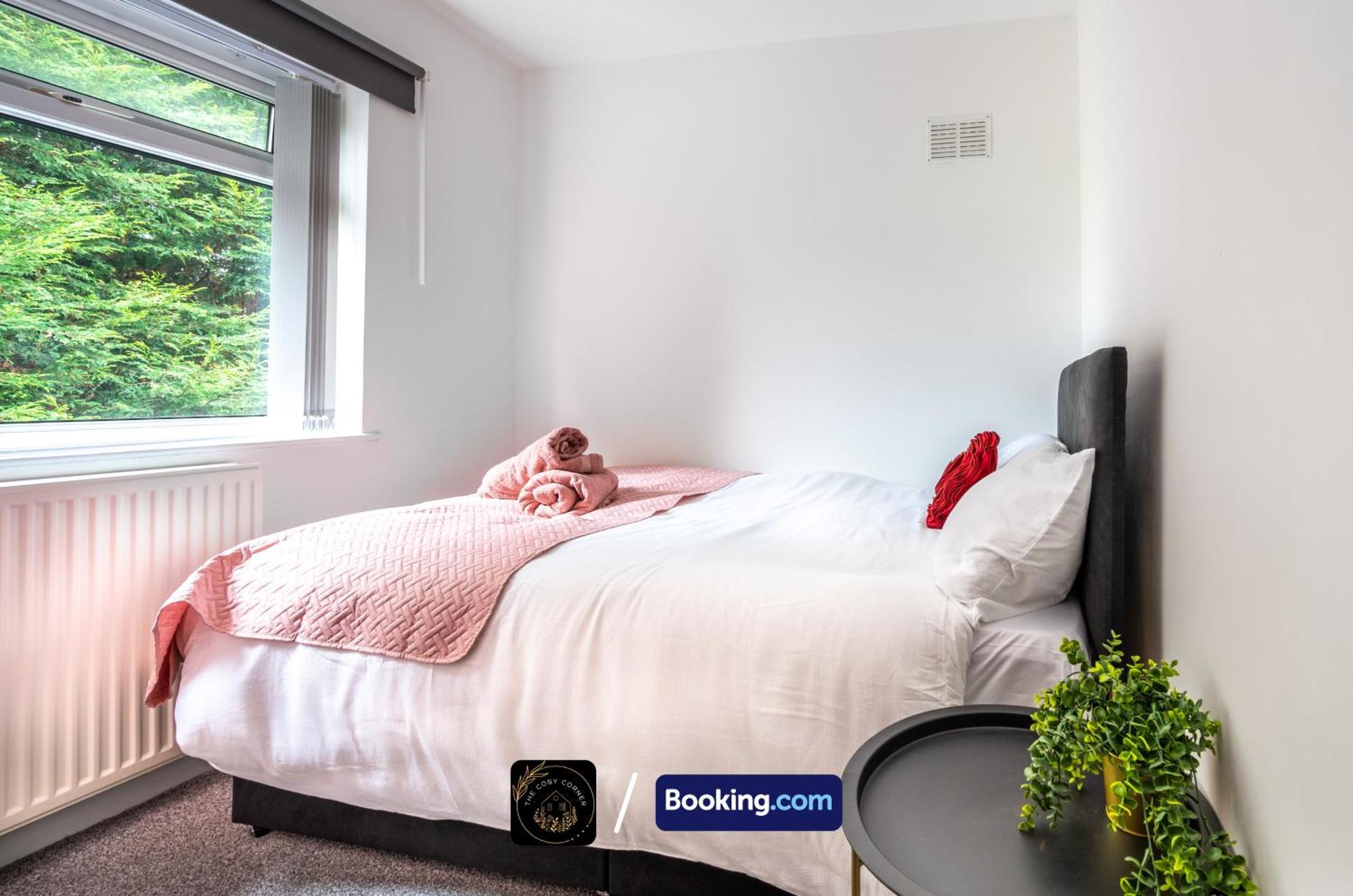 Апартаменты Cosy 3-Bed House, Garden & Free Parking In Stretford Манчестер Экстерьер фото