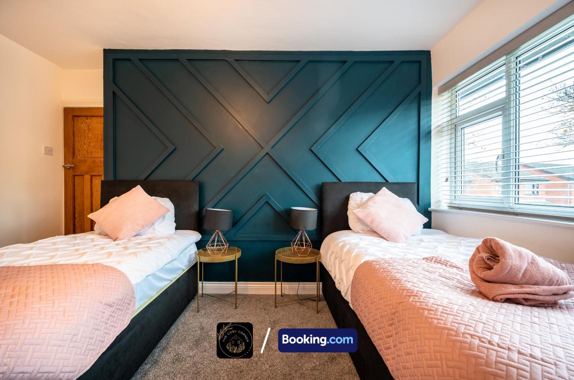 Апартаменты Cosy 3-Bed House, Garden & Free Parking In Stretford Манчестер Экстерьер фото